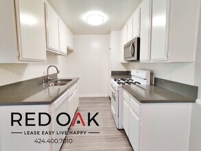 4451 Vista Del Monte Ave in Los Angeles, CA - Foto de edificio - Building Photo