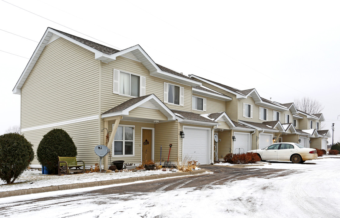 East Creek Carriage Homes in Chaska, MN - Building Photo