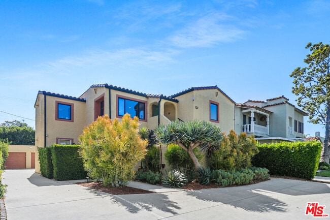 property at 122 N Harper Ave