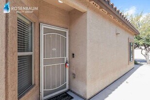 7570 E Majestic Palm Ln, Unit 511 in Tucson, AZ - Building Photo