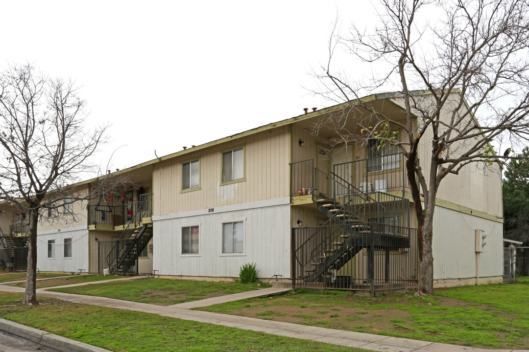 330 S Garden Ave in Fresno, CA - Building Photo