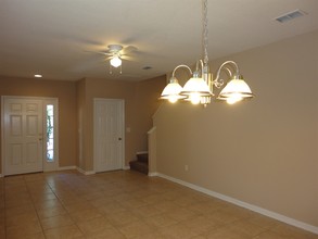 24812 Siena Dr in Lutz, FL - Building Photo - Building Photo