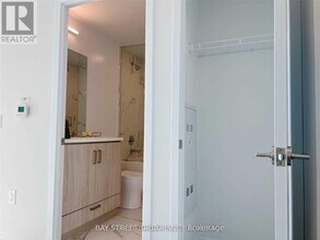 10 Honeycrisp Cres in Vaughan, ON - Building Photo - Building Photo