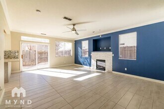 5325 Dunlay Dr in Sacramento, CA - Building Photo - Building Photo