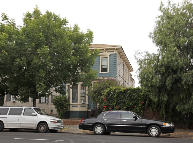 Fuller House in San Jose, CA - Building Photo - Building Photo