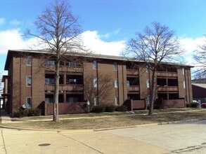 58 E Healey in Champaign, IL - Foto de edificio - Interior Photo