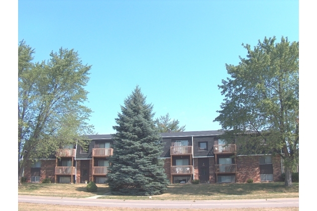 Brickenridge Apartments in Davenport, IA - Building Photo