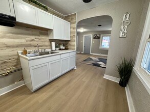 911 Ashland Ave in Waterloo, IA - Building Photo - Building Photo