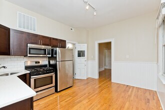 1431 W Belmont Ave in Chicago, IL - Foto de edificio - Building Photo