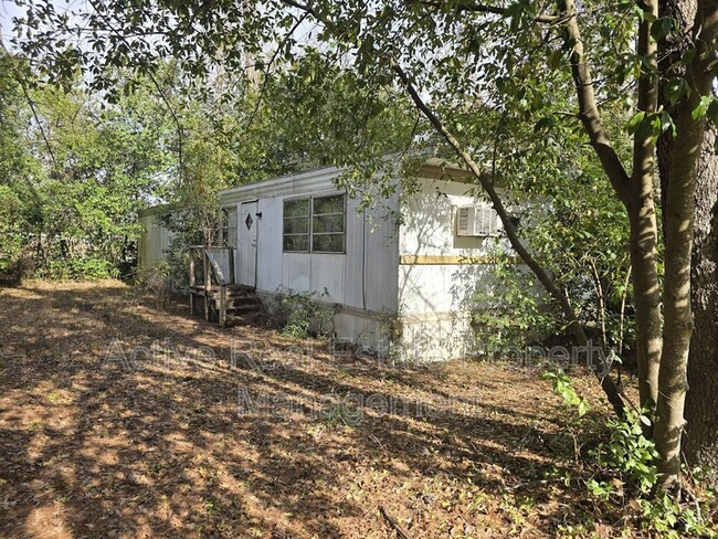 2875 Stamey Livestock Rd in Dalzell, SC - Building Photo - Building Photo