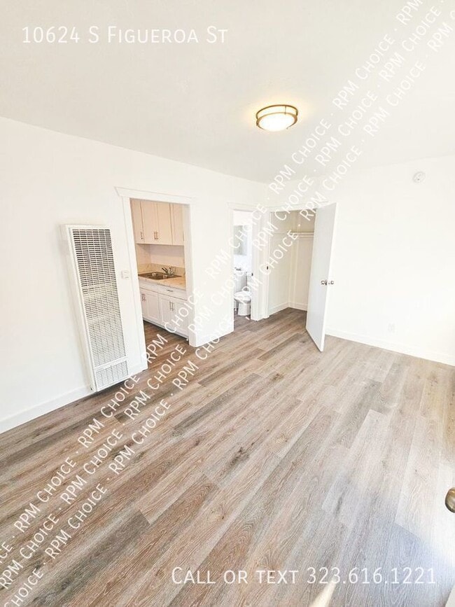 10624 S Figueroa St in Los Angeles, CA - Building Photo - Building Photo