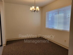 702 SW Isham St in Grants Pass, OR - Foto de edificio - Building Photo