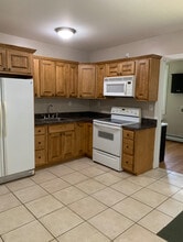 1744 Farmington Ave, Unit 2 in Unionville, CT - Building Photo - Building Photo
