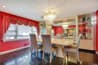 220 Jackson Pl in Hewlett, NY - Building Photo - Building Photo