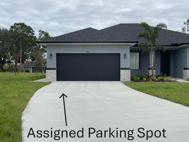 5824 Lisa Ct-Unit -Unit 1 in Port St. Lucie, FL - Foto de edificio - Building Photo