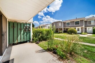 425 Harrison Ct in Vernon Hills, IL - Building Photo - Building Photo