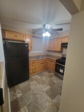 9448 Lansford St, Unit 1st Flr in Philadelphia, PA - Foto de edificio - Building Photo