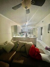 11458 NW 91st Ct in Hialeah Gardens, FL - Building Photo - Building Photo