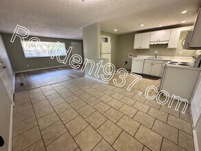 2295 Milesburn Dr in Dayton, OH - Building Photo - Building Photo