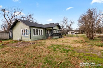 410 SE 3rd St in Kerens, TX - Building Photo - Building Photo