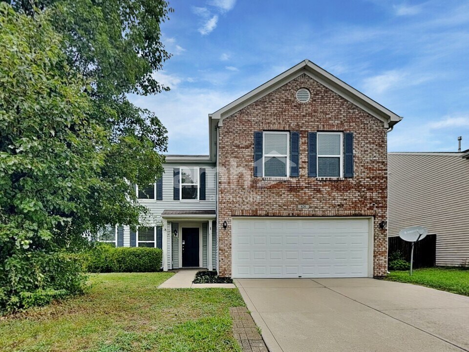 626 Hickory Pine Dr in Whiteland, IN - Building Photo