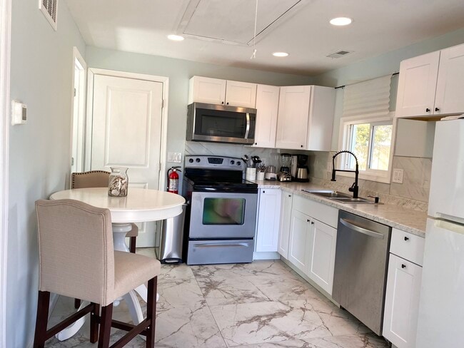 749 1st St, Unit Rear Cottage in Somers Point, NJ - Building Photo - Building Photo