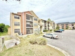 11901 4th St N in St. Petersburg, FL - Foto de edificio - Building Photo