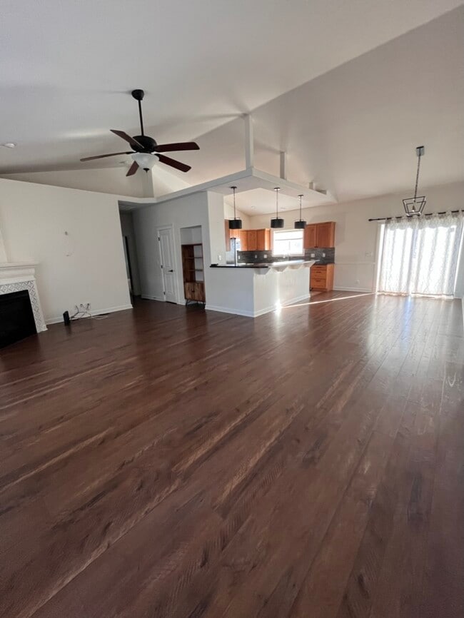365 NE Greystone Loop in Mountain Home, ID - Building Photo - Building Photo