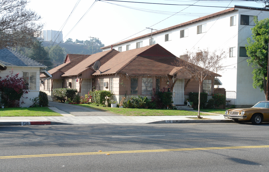 726 E Chevy Chase Dr in Glendale, CA - Building Photo