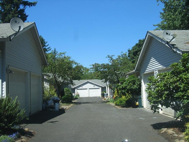 Foster Apartments in Portland, OR - Foto de edificio - Building Photo