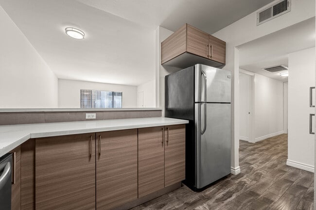 Lafayette Place in Los Angeles, CA - Building Photo - Building Photo