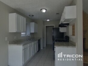 2802 N Spring Dr in Spring, TX - Building Photo - Building Photo