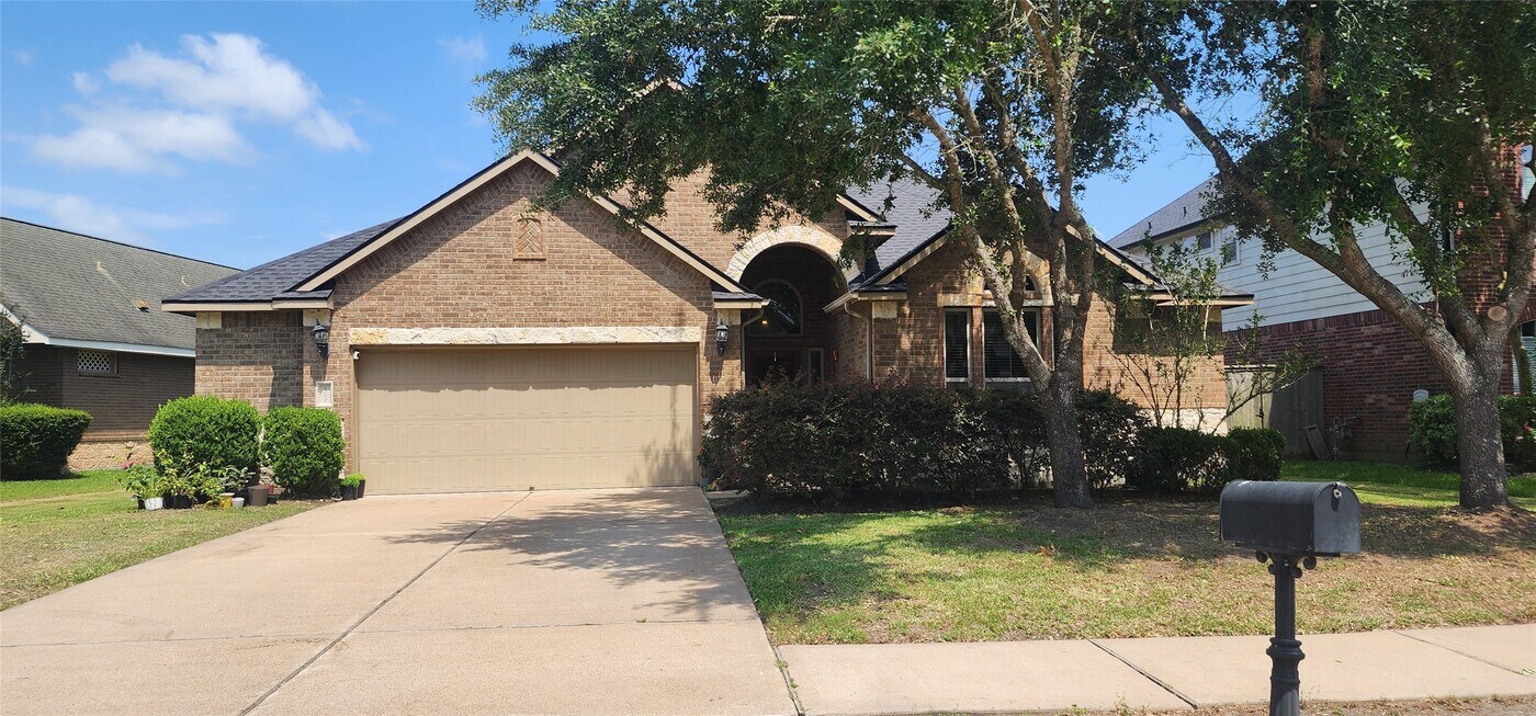 4003 Hans St in Pearland, TX - Building Photo