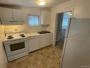 20745 Cass St in Farmington Hills, MI - Building Photo - Building Photo