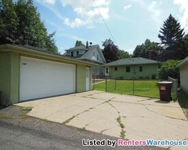 1087 St Clair Ave in St. Paul, MN - Building Photo - Building Photo