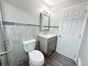 1621 Burney Ln, Unit 3 in Cincinnati, OH - Foto de edificio - Building Photo