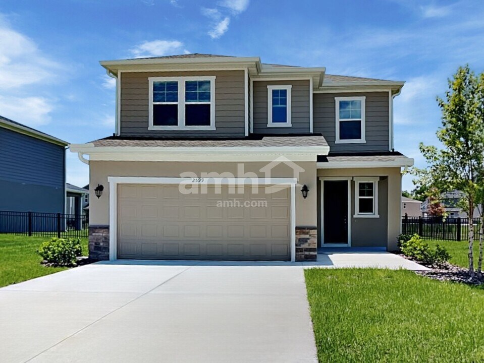 2599 Sunrise Lndg Lp in Tavares, FL - Foto de edificio