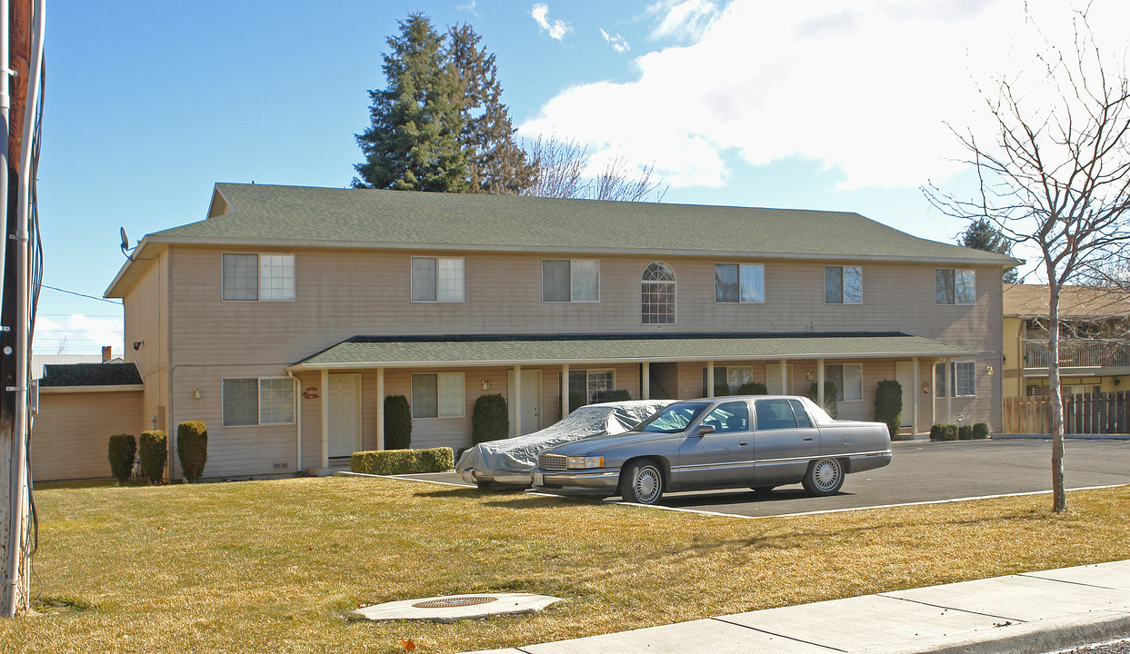 1111 S 18th Ave in Yakima, WA - Building Photo