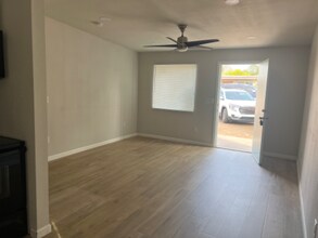 1215 E Mission Ln, Unit 1215 e mission lane 3 in Phoenix, AZ - Building Photo - Building Photo