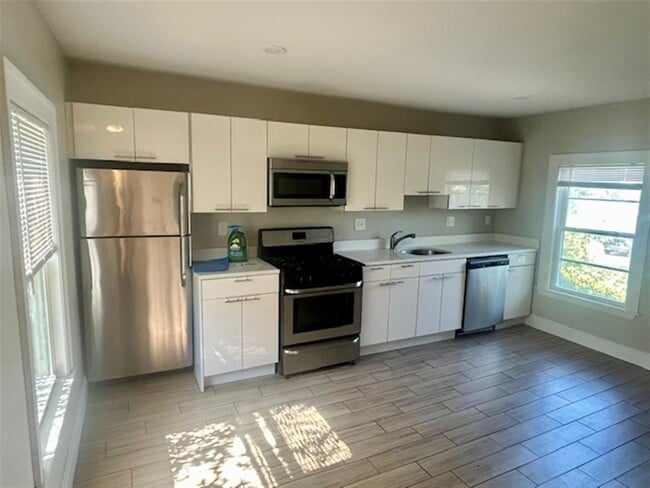 13 Pleasant St, Unit 2