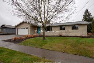 20525 SW Shoshone Dr in Tualatin, OR - Building Photo