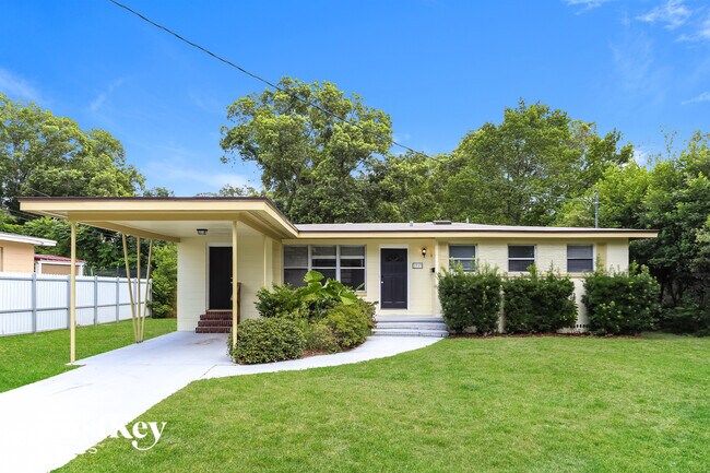 property at 2517 Columbine Dr N