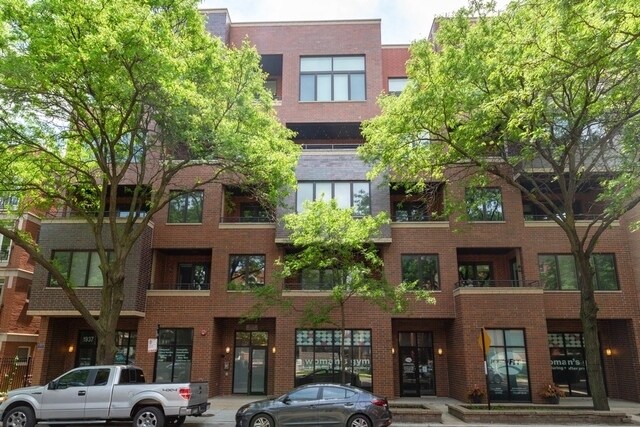 1937 W Diversey Pkwy in Chicago, IL - Building Photo