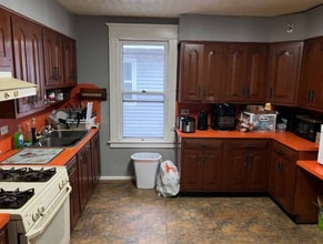 31-62-62 37th St in Queens, NY - Foto de edificio - Building Photo