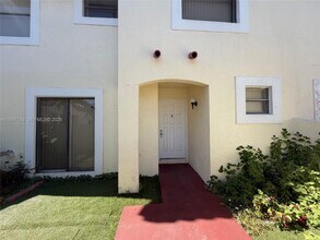 1206 San Remo Cir in Homestead, FL - Building Photo - Building Photo