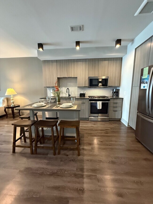 3699 Lenox Rd NE in Atlanta, GA - Foto de edificio - Building Photo