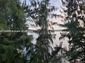 468 NE 206th Ln in Miami, FL - Building Photo - Building Photo