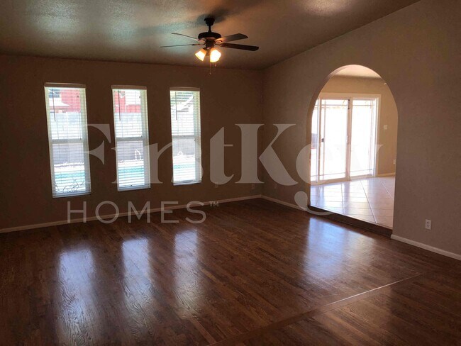 3672 W Windrose Dr, Unit FR0414 in Phoenix, AZ - Foto de edificio - Building Photo