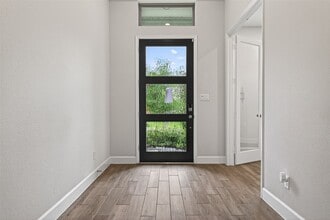 302 Sky Top Dr in Montgomery, TX - Building Photo - Building Photo