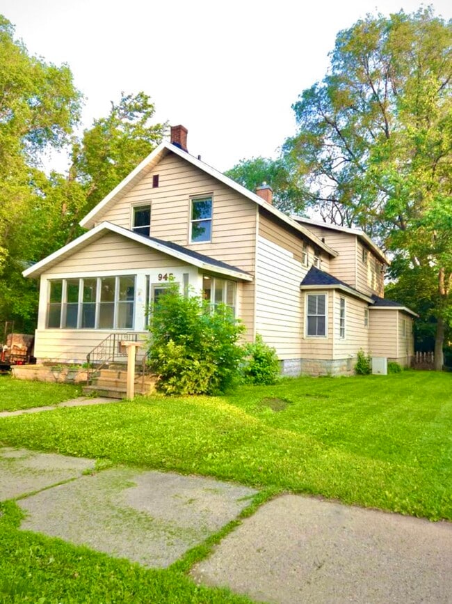 945 W 9th St, Unit 2